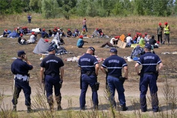 Horgos: Jelentsék, ha a migránsok házakat foglalnak el! - A cikkhez tartozó kép