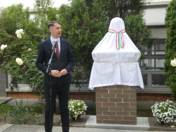 Petőfi-szobrot avattak Zentán - A cikkhez tartozó kép
