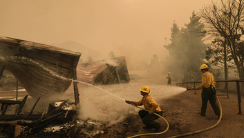 Óriási tűz pusztít Kaliforniában - illusztráció
