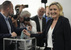 Marine Le Pen az északi Hénin-Beaumont településen szavazott - miniatűr változat