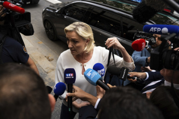 Francia választások: Visszaléptetések várhatók a második forduló előtt a Nemzeti Tömörülés feltartóztatására - A cikkhez tartozó kép