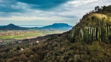 A világ legjelentősebb 200 földtani örökségi helyszíne közé választották a Bakony-Balaton-felvidék egykori vulkáni mezőjét - A cikkhez tartozó kép