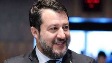 A Liga szerint nemzetbiztonsági vészhelyzetet teremt a Matteo Salvini elleni vádemelés egy migránshajó feltartóztatása miatt - A cikkhez tartozó kép