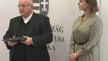 Szabadka: A Magyar Érdemrend Lovagkeresztje kitüntetést vehette át Palatinus István - illusztráció