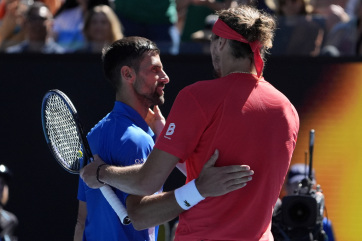 Australian Open: Đoković izomszakadás miatt volt kénytelen feladni az elődöntőt - A cikkhez tartozó kép