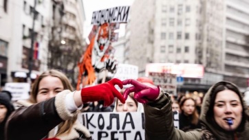 Grenell a szerbiai tüntetésekről: Ha nem tetszik a vezető, ne folyamodjatok erőszakhoz - A cikkhez tartozó kép