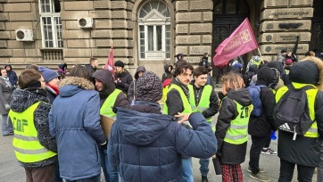 A tanárok, diákok, egyetemisták, szülők és IT-sek tiltakozása Újvidéken - A cikkhez tartozó kép