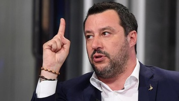 Matteo Salvini: A Patrióták bővülni, a néppártiak, a szocialisták szakadni fognak az EP-ben - illusztráció