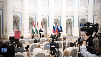 Kreml: Moszkva nagyra értékeli, hogy a magyar kormányfő összeveti a szemben álló felek álláspontját - illusztráció