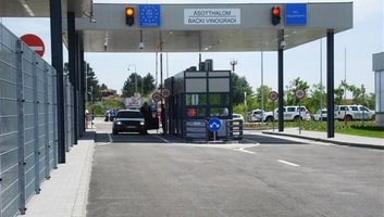 Meghosszabbított nyitvatartás az Krályhalom-Ásotthalom közúti határátkelőhelyen - illusztráció
